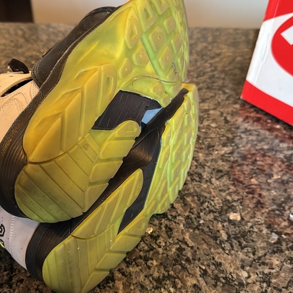 Nike air trainer huarache premium 647591 Shoes - Black and Yellow EUC 10.5 - Picture 9 of 16